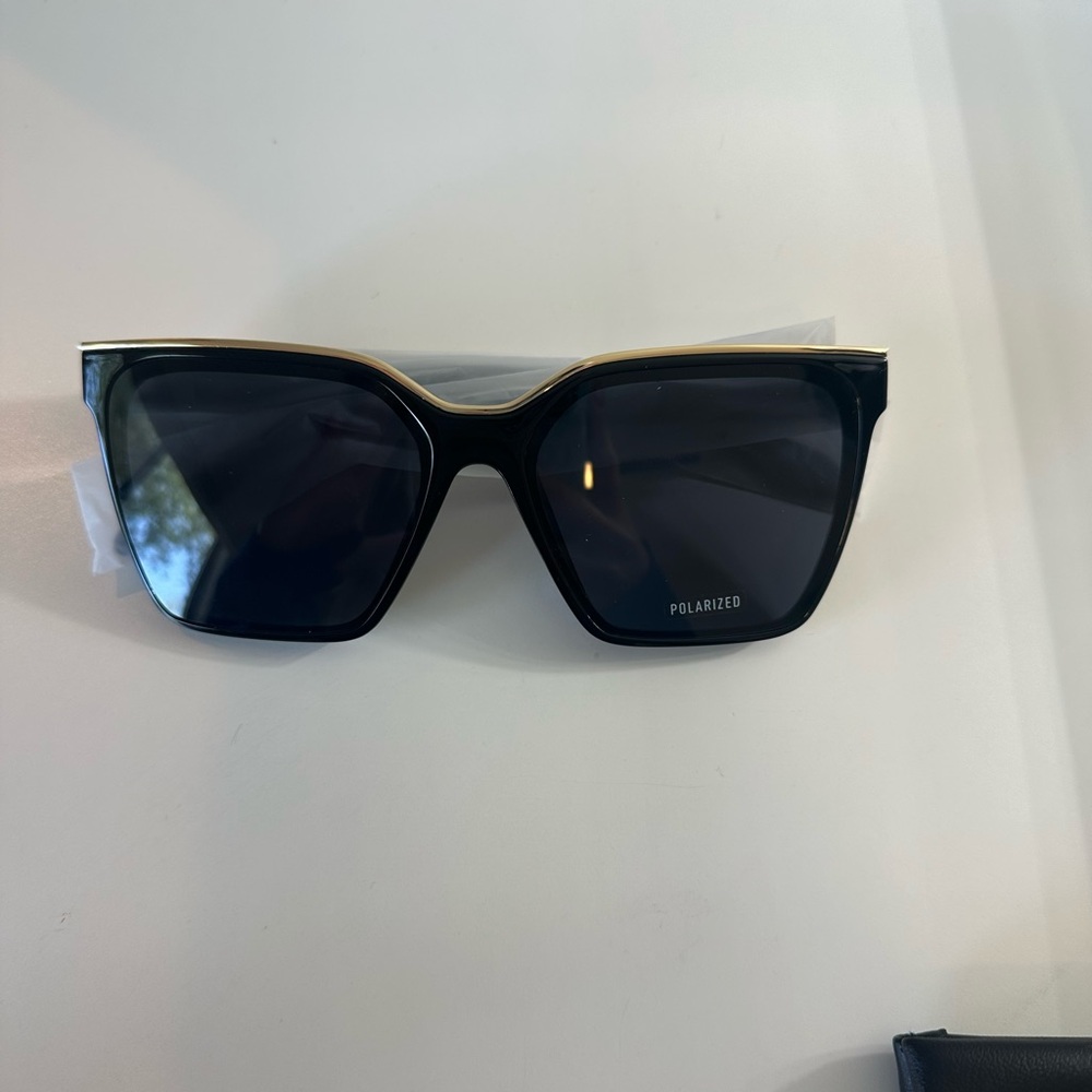Quay Australia Black Sunglasses Modern Design